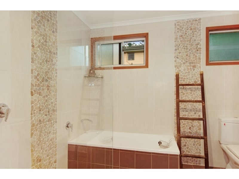 2 Waroon Avenue, Berkeley Vale NSW 2261
