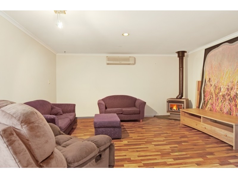 2 Waroon Avenue, Berkeley Vale NSW 2261
