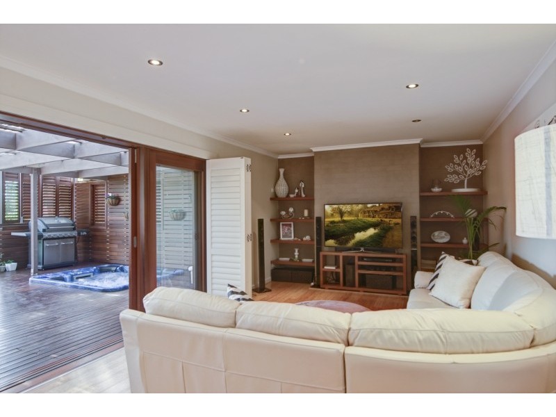 12 Kilkenny Pde, Berkeley Vale NSW 2261
