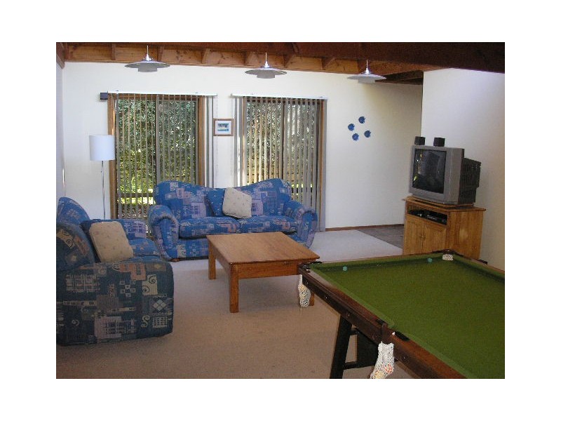 4 MOONAH ST, Cape Paterson VIC 3995