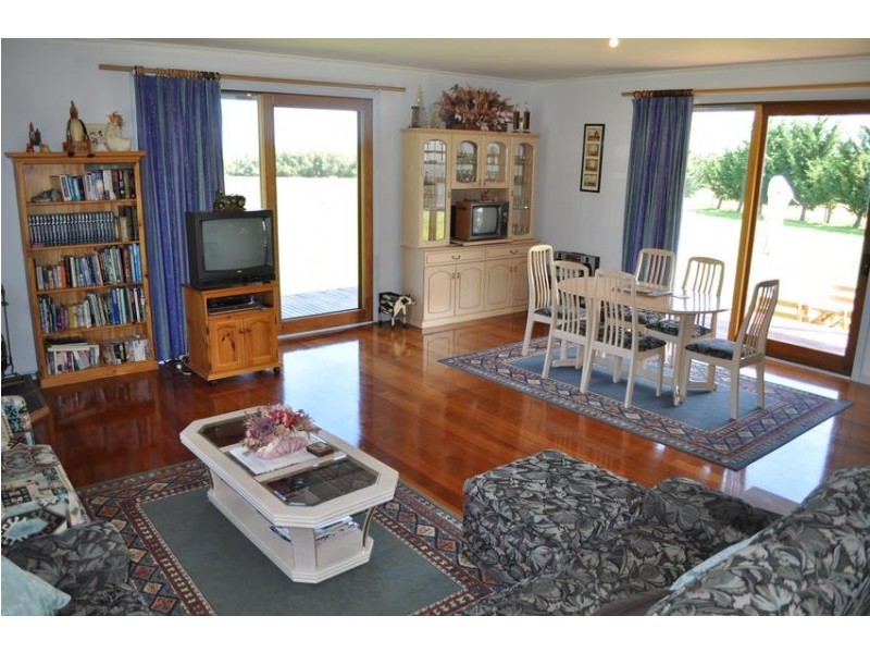 Wattle Bank VIC 3995