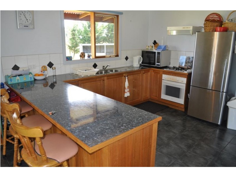 Wattle Bank VIC 3995