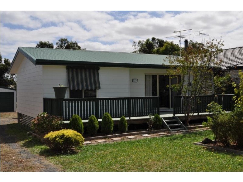 32 WALKER STREET, Dalyston VIC 3992