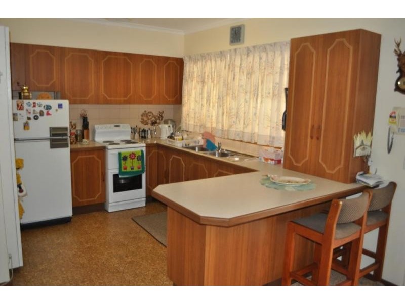 38 Gordon Avenue, Inverloch VIC 3996