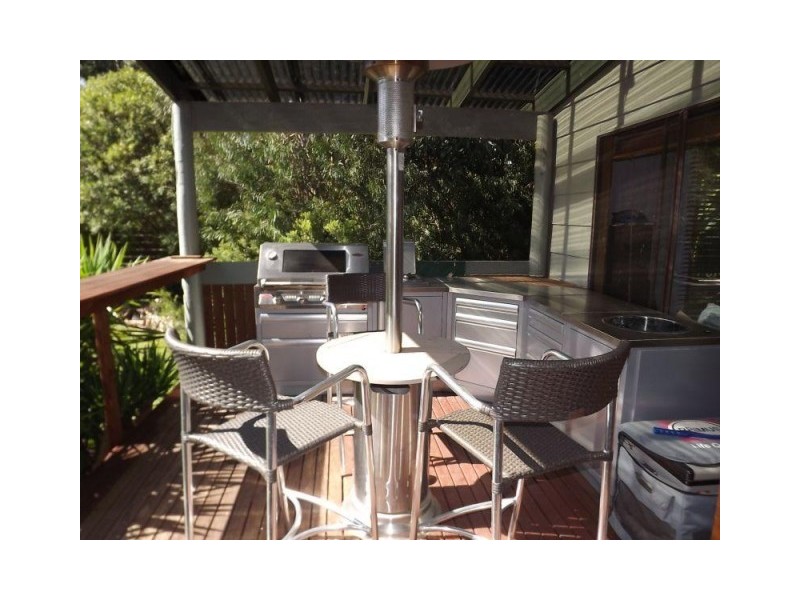 18 SURFBEACH RD, Cape Paterson VIC 3995