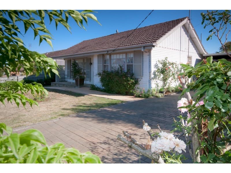 17 Sturt Street, Kyneton VIC 3444