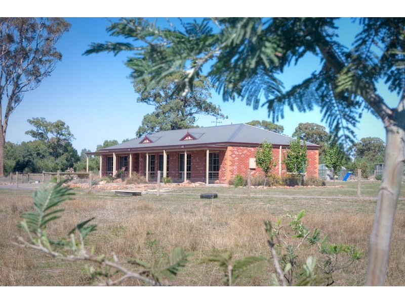 17 Fryes Road, Elphinstone VIC 3448