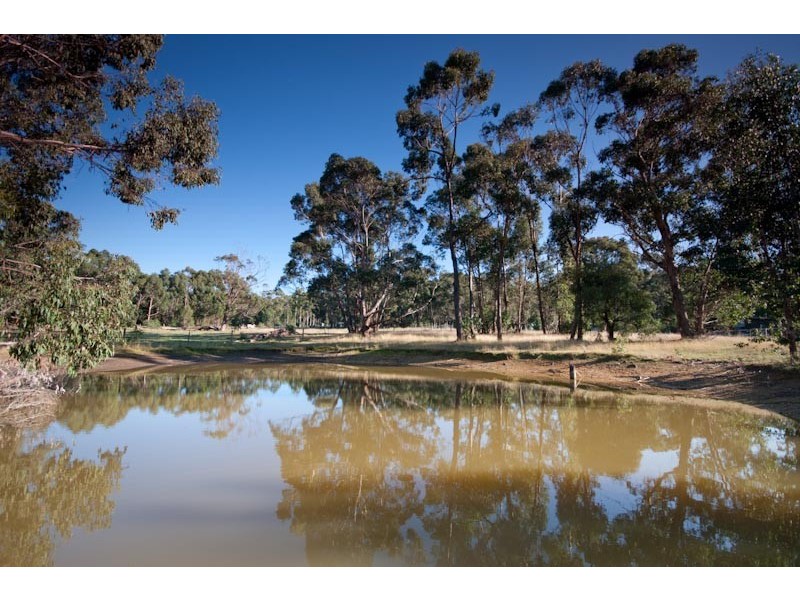 140 Paradise Valley Road, Spring Hill VIC 3444