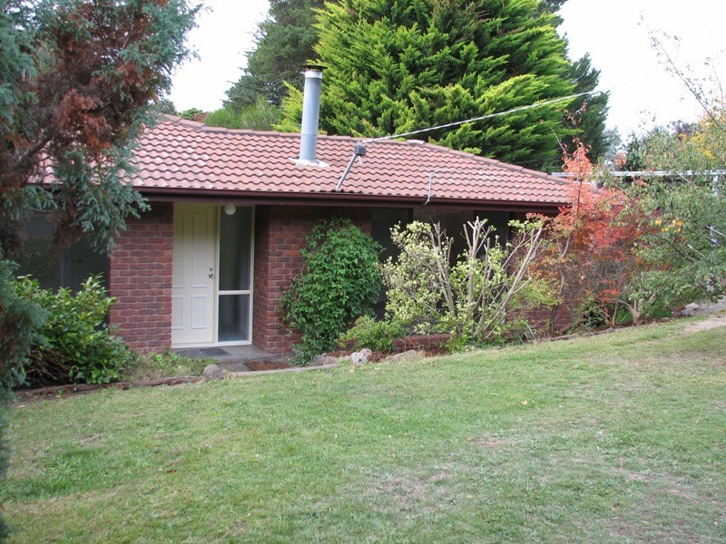 1 Rodney Drive, Woodend VIC 3442