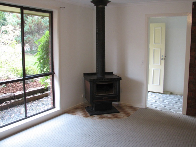 1 Rodney Drive, Woodend VIC 3442