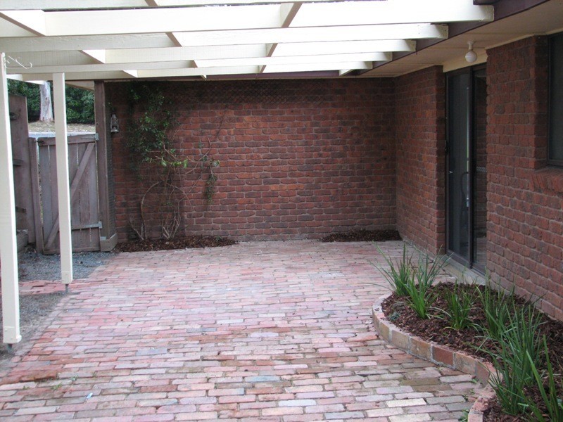 1 Rodney Drive, Woodend VIC 3442