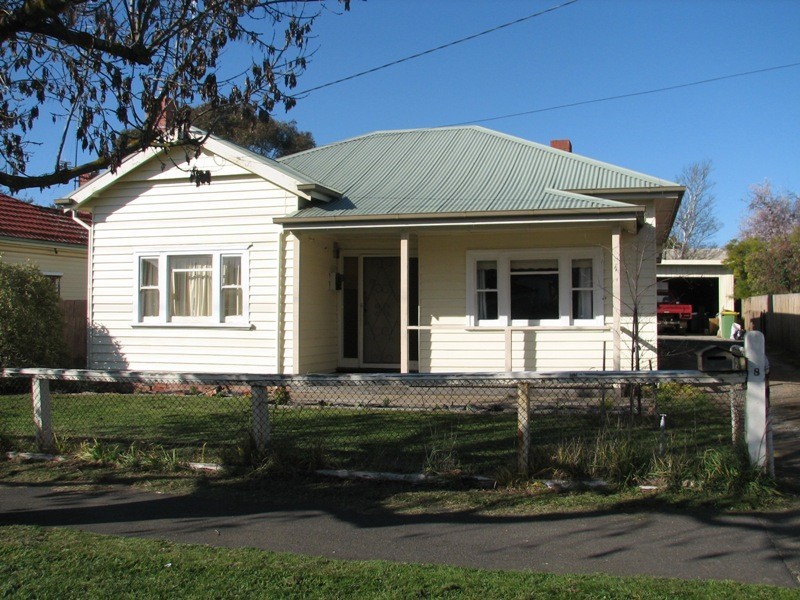8 Yaldwyn Street East, Kyneton VIC 3444