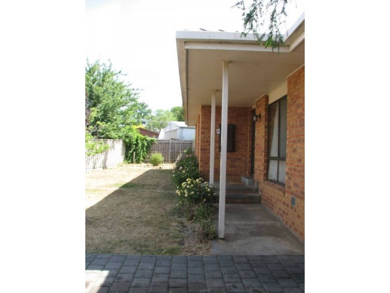 2/14 Halls Court, Kyneton VIC 3444