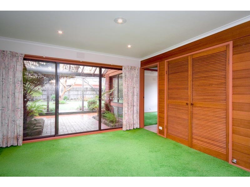 17 Stuart Drive, Woodend VIC 3442