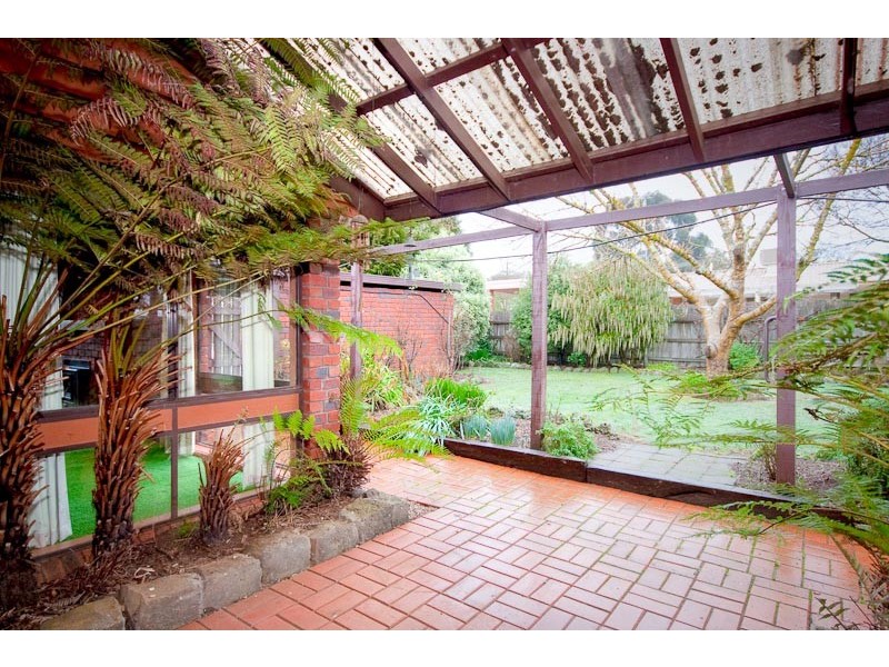 17 Stuart Drive, Woodend VIC 3442