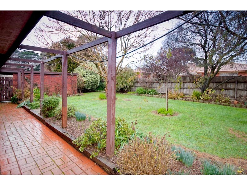 17 Stuart Drive, Woodend VIC 3442