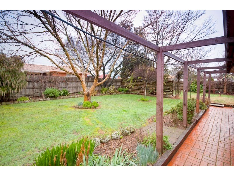 17 Stuart Drive, Woodend VIC 3442