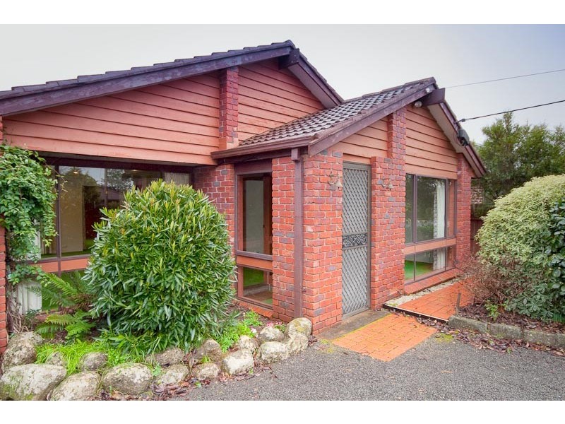 17 Stuart Drive, Woodend VIC 3442