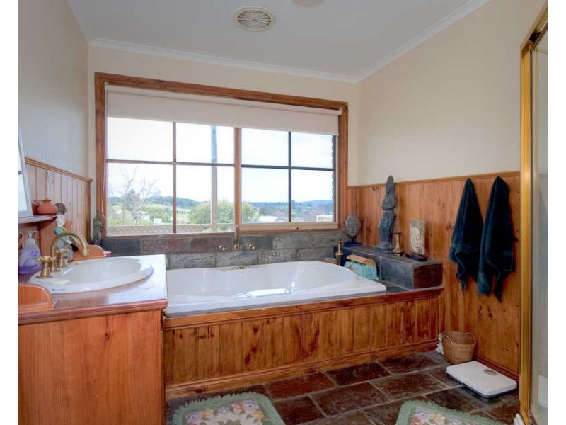 24 Lauriston Street, Malmsbury VIC 3446