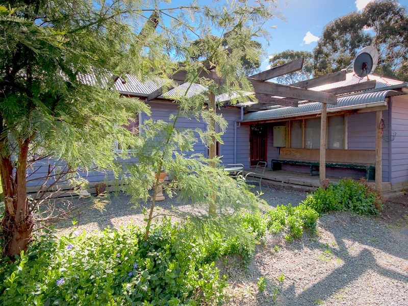 6 Bushmans Crescent, Drummond VIC 3461