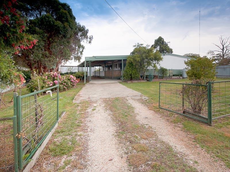 2 McCrae Street, Elphinstone VIC 3448
