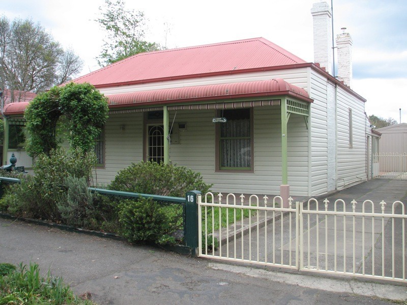 16 Mollison Street, Kyneton VIC 3444
