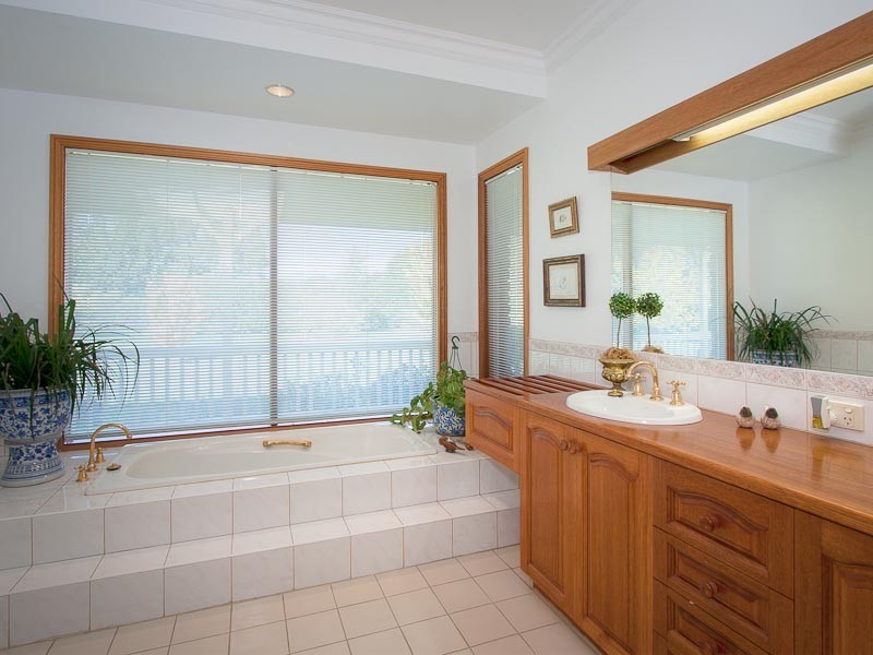 6 Tattersalls Drive, Kyneton VIC 3444