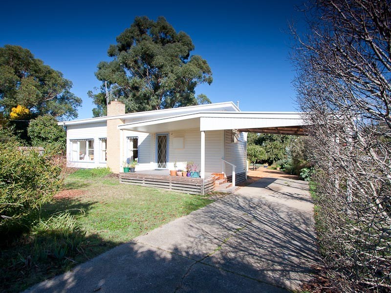 10 Doveton Street, Elphinstone VIC 3448
