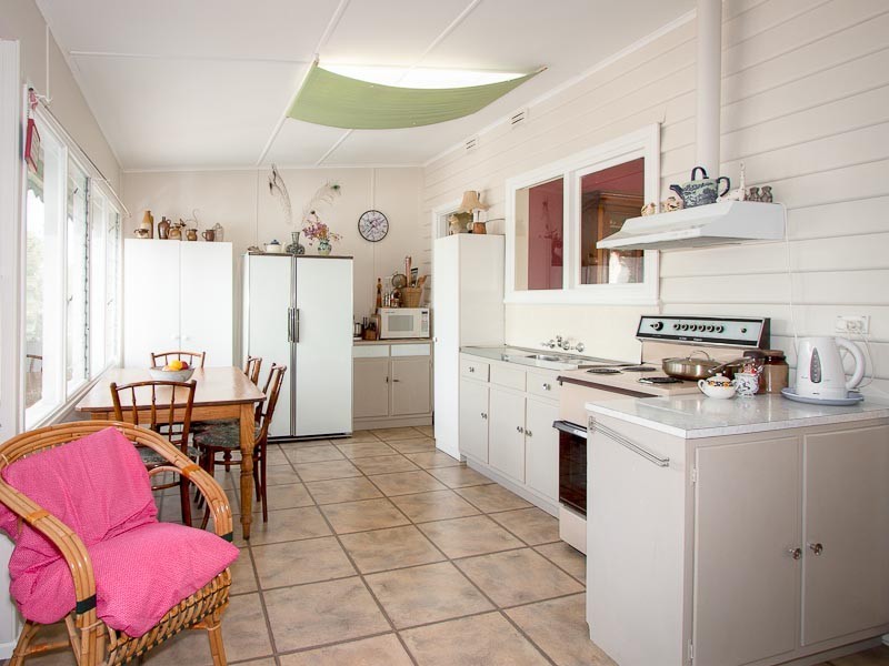 10 Doveton Street, Elphinstone VIC 3448