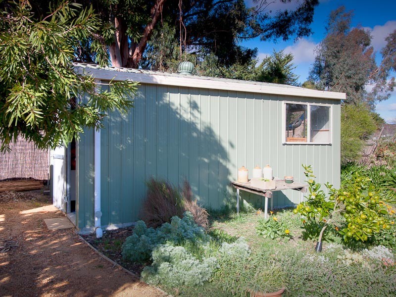 10 Doveton Street, Elphinstone VIC 3448