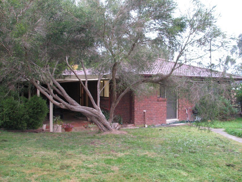 1 Rodney Drive, Woodend VIC 3442
