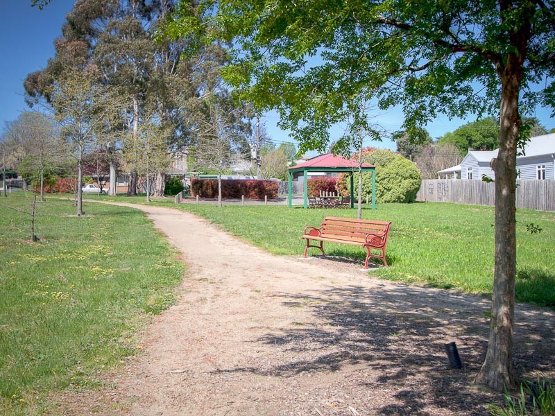 30 Mitchell Street, Kyneton VIC 3444