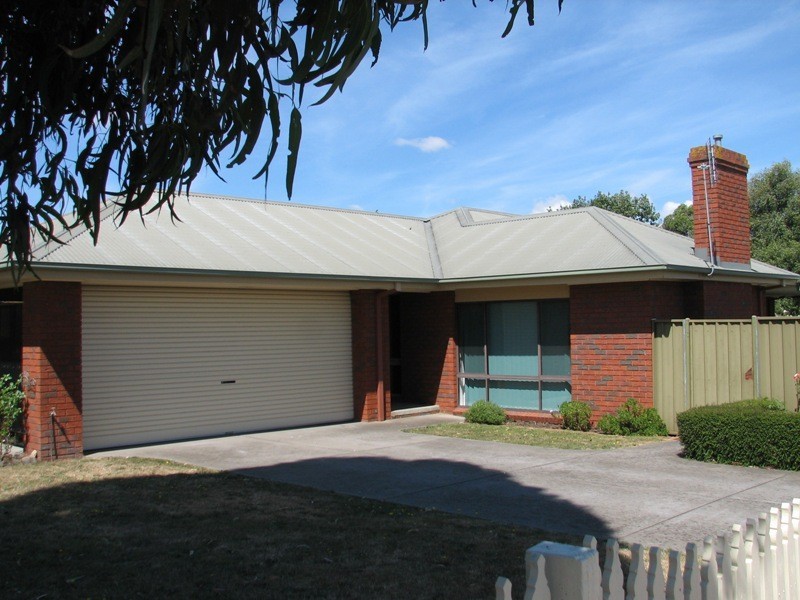 1 Frances Close, Kyneton VIC 3444
