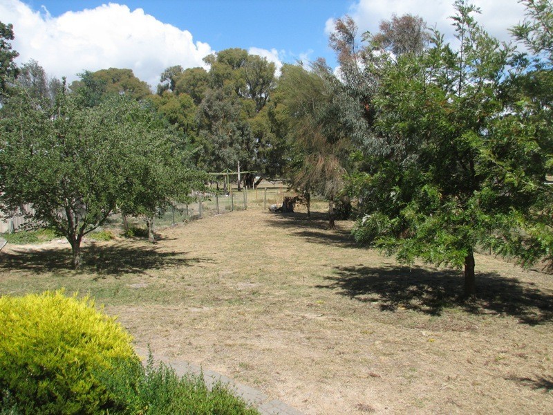 27 Deakin Court, Kyneton VIC 3444