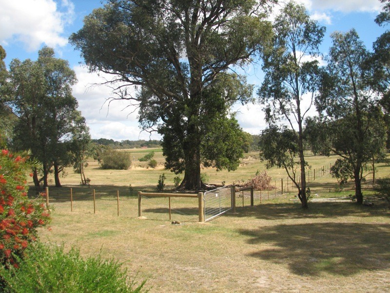 27 Deakin Court, Kyneton VIC 3444