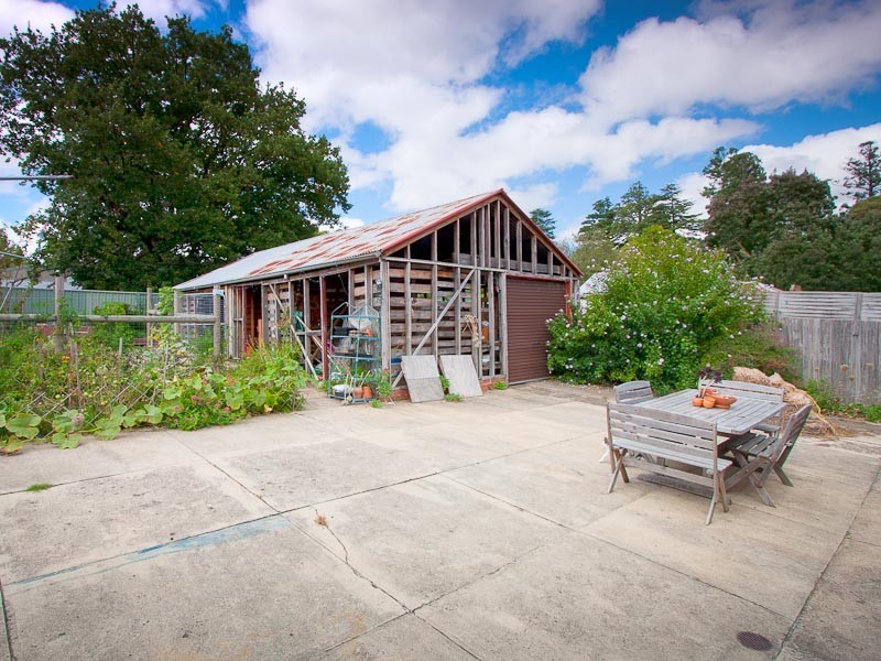6 Ebden, Kyneton VIC 3444