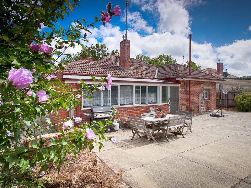 6 Ebden, Kyneton VIC 3444