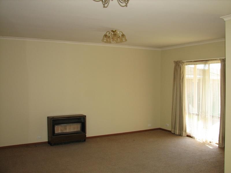 2/14 Halls Court, Kyneton VIC 3444
