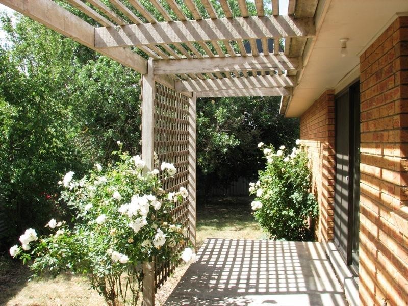 2/14 Halls Court, Kyneton VIC 3444