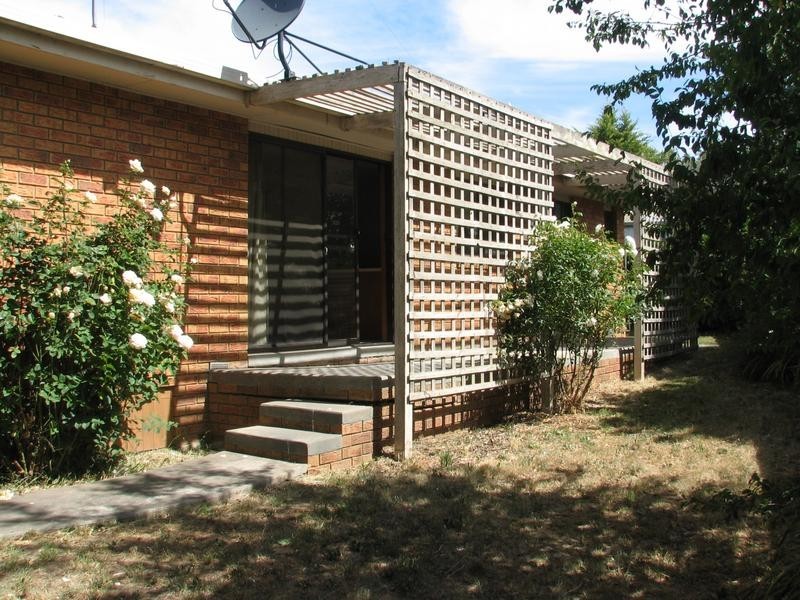 2/14 Halls Court, Kyneton VIC 3444