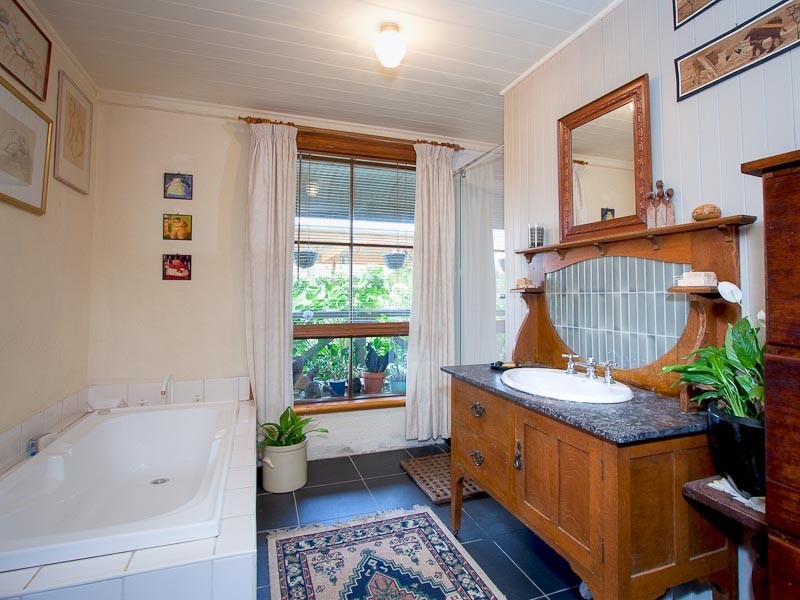 70 Olivers Lane, Elphinstone VIC 3448