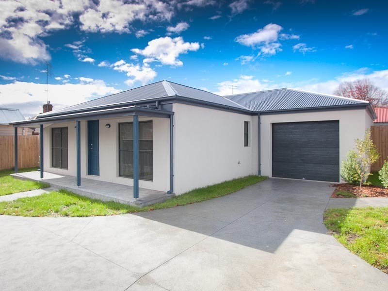 2/7 Pohlman Street, Kyneton VIC 3444