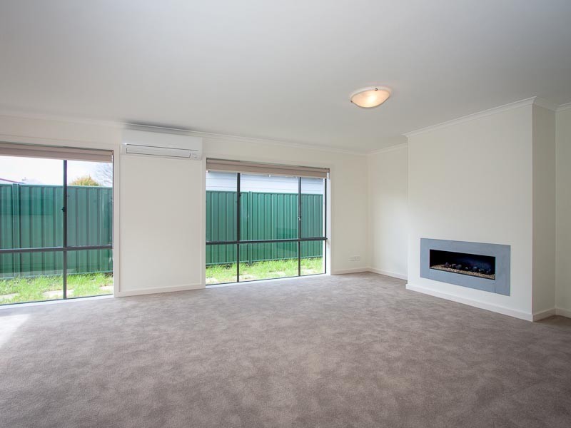 2/7 Pohlman Street, Kyneton VIC 3444