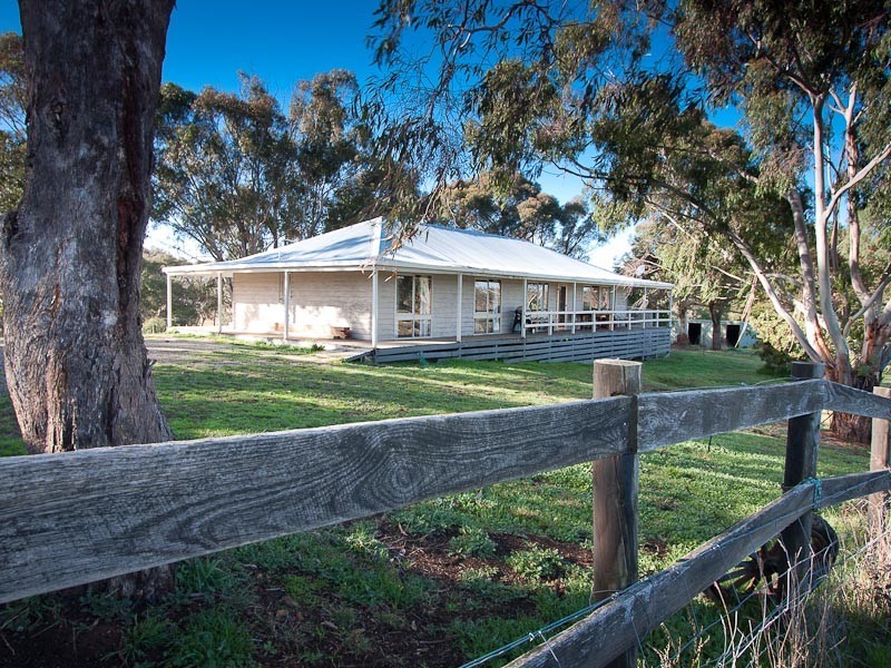 19 Pemberton Hill Road, Taradale VIC 3447