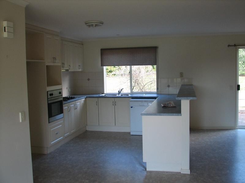39 Burton Avenue, Kyneton VIC 3444
