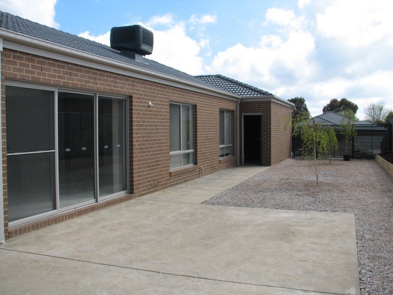 80 Caroline Chisholm Drive, Kyneton VIC 3444