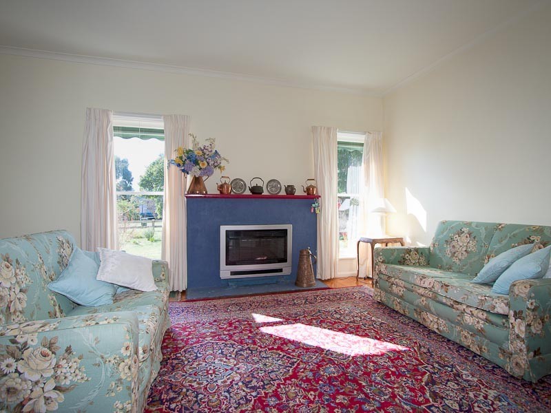10 Doveton Street, Elphinstone VIC 3448