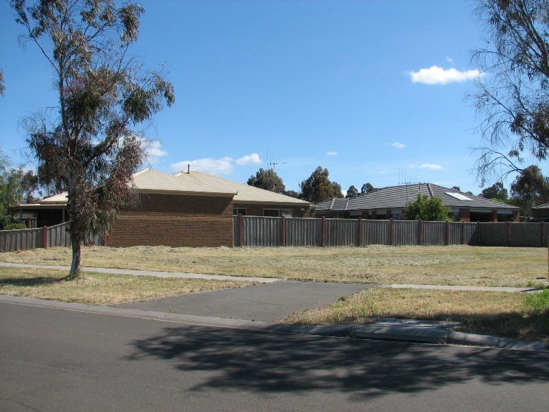 10 Village Green Drive, Kyneton VIC 3444