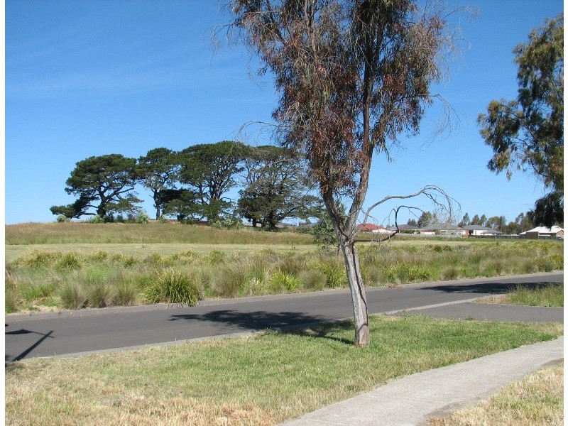 10 Village Green Drive, Kyneton VIC 3444