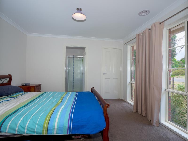 1C Metcalfe Drive, Romsey VIC 3434